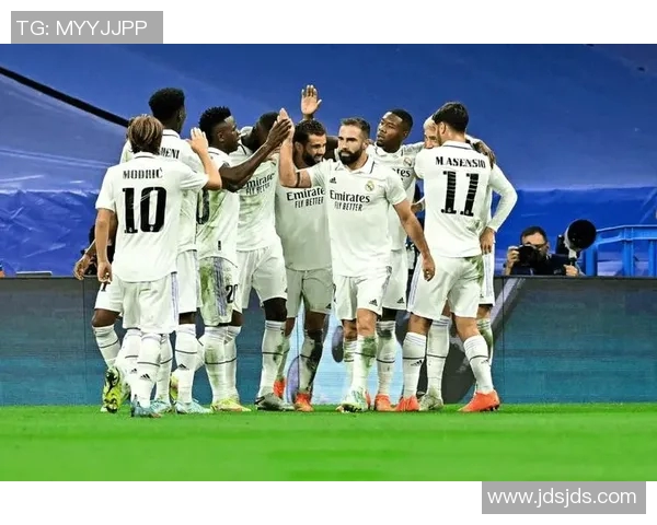 巴塞vs皇马：谁能笑到最后？西甲榜首之争愈发激烈