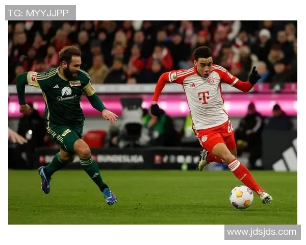 拜仁大胜法兰克福,领先优势继续扩大 拜仁大胜法兰克福,领先优势继续扩大