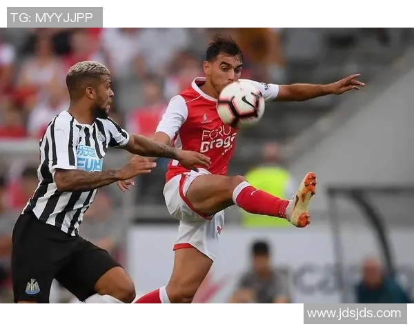 德甲激战如火,谁能夺得最终冠军? 德甲激战如火,谁能夺得最终冠军?