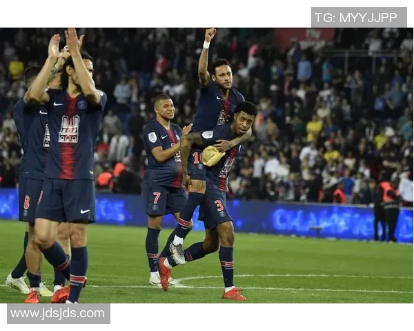 法甲联赛巴黎圣日耳曼主场大胜尼斯,卡瓦尼梅开二度表现出色 法甲联赛巴黎圣日耳曼主场大胜尼斯,卡瓦尼梅开二度表现出色