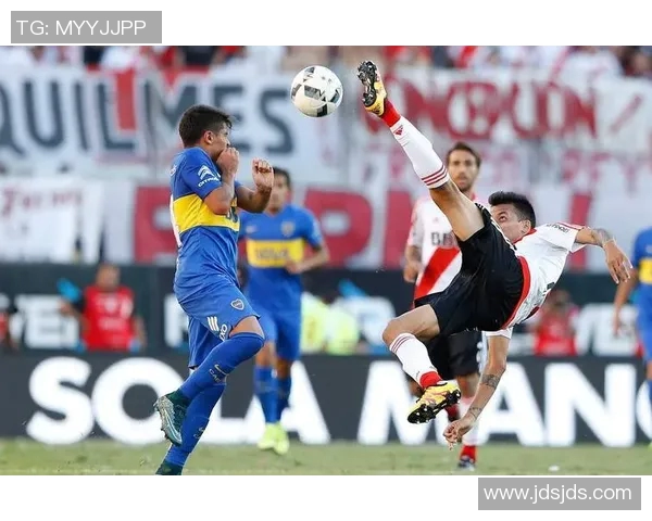 多特蒙德主场2-0完胜汉堡遭遇失利,豪取联赛三连胜! 多特蒙德主场2-0完胜汉堡遭遇失利,豪取联赛三连胜!