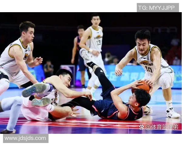 广东东莞银行与北京首钢队交手，胜者将登顶CBA榜首位置